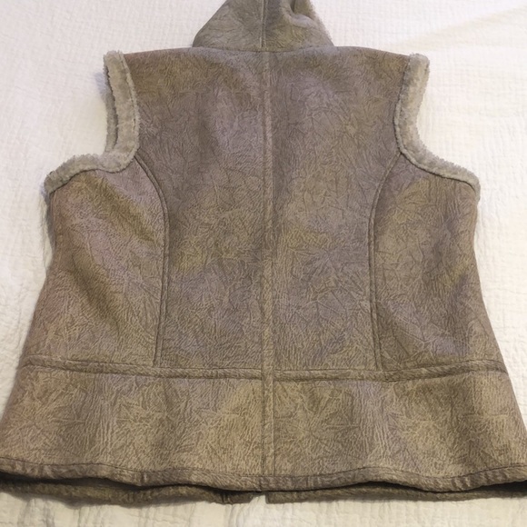SPANNER winter vest.  Zip close with two front zipper close pockets.  Size L - Picture 5 of 8